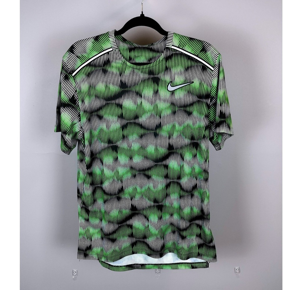 Nike Dri-FIT‎ Graphic Performance T Shirt Size Medium Green Black Geometric Wave